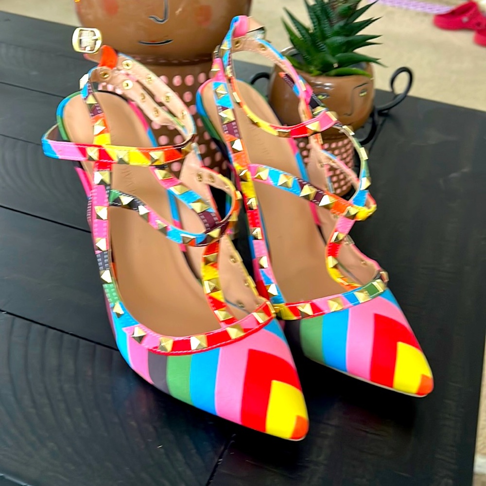 Studded D’Orsay studded Pumps